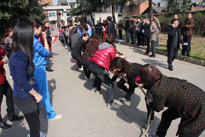 寶業(yè)（集團(tuán)）公司舉行2013年度慶?！叭恕眿D女節(jié)活動(dòng)